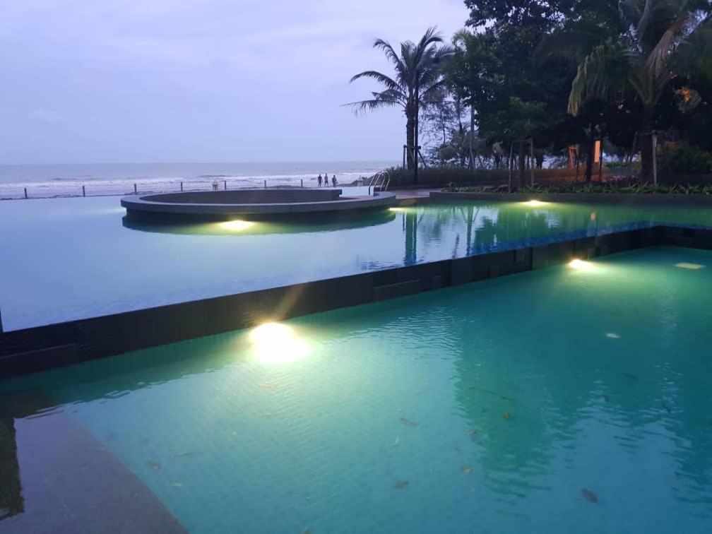 Timurbay Studio Apartment Facing Beautiful Beach Kuantan Exterior foto